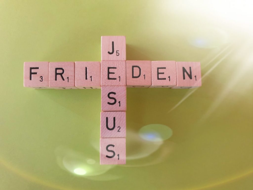 Predigt zu Johannes 3,16-18 11 Sonntag nach Trinitatis Lukas 2,1-20 Weihnachtspredigt Weihnachten Frieden in Jesus Christus finden 1. Advent Jesaja 2,1-5 8. Sonntag nach Trinitatis Psalm 62,6-7 1. Sonntag nach Trinitatis Jesaja 11,1-9 Johannes 14,27 2. Könige 25,8-12 1. Korinther 1, 3 Frieden leben und Frieden bringen Frieden erfahren durch Jesus Christus 1. Johannes 5, 1-5 Jubilate Jesus Christus Kreuz Hoffnung Frieden