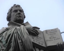 Lutherdenkmal in Wittenberg Besondere Tage und Anlässe, Luther, Predigt zu 5. Mose 6, 4- 9 Predigten zum Lesen Martin Luther Pfingsten Reformation Reformationsfest